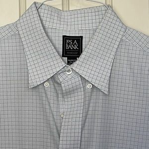 Jos A Banks Men’s Traveler dress shirt. Button down collar, 17.5-36”. EUC